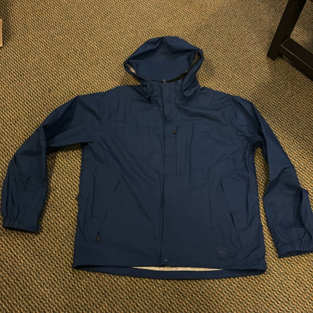 REI, Men’s XL WINDBREAKER, navy blue ( like new)